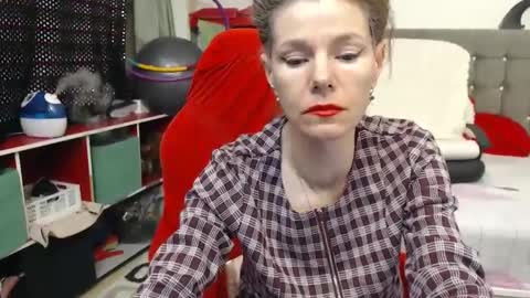 kelly online show from February 2025 02:40:01 AM