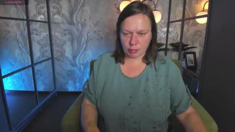 Kelly online show from September 2025 05:42:02 AM