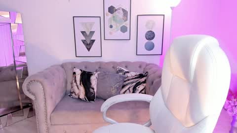 Snapshot of kendaall_jenner chatting on January 2025 05:56:01 AM Kendall Jenner online show from January 2025 05:56:01 AM