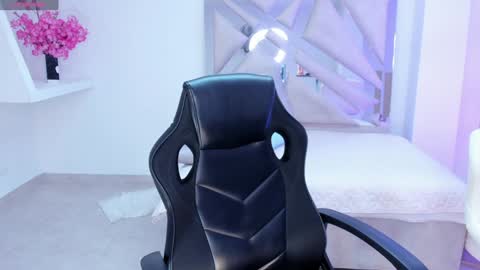 Snapshot of kendaall_jenner chatting on February 2025 08:39:02 AM Kendall Jenner online show from February 2025 08:39:02 AM