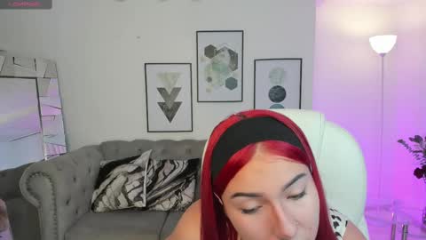 Snapshot of kendaall_jenner chatting on February 2025 04:26:02 AM Kendall Jenner online show from February 2025 04:26:02 AM