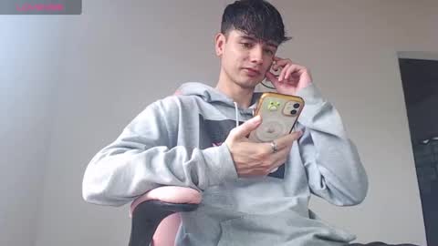 Snapshot of kendall_ros chatting on September 2025 03:17:01 PM kendall ross online show from September 2025 03:17:01 PM