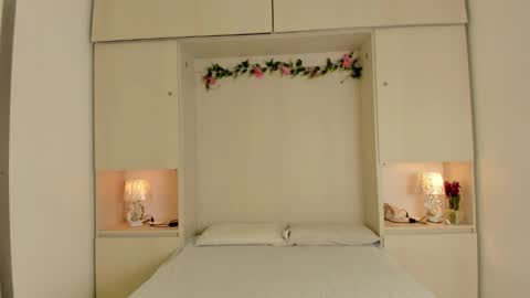 Kendal online show from February 2026 12:08:01 PM