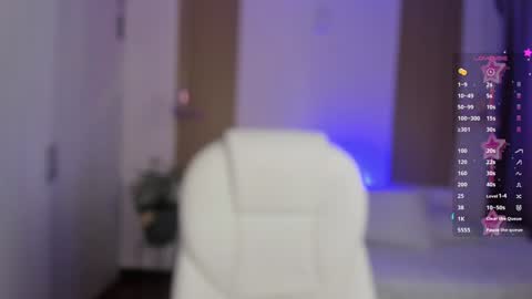 Kendall  online show from November 2025 08:07:01 PM