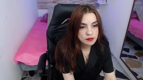 Kendall  online show from October 2025 07:58:02 PM