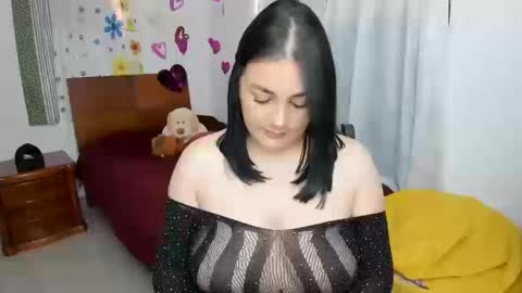Fernanda online show from October 2025 03:36:01 PM