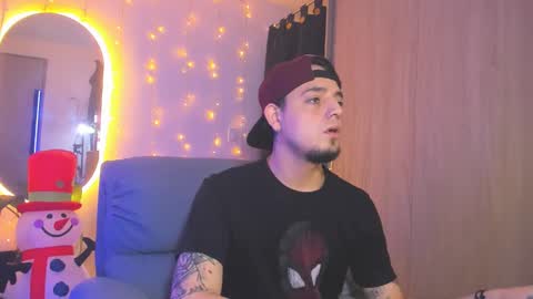 Snapshot of kendel_dimitri chatting on December 2024 04:00:01 AM kendel_dimitri online show from December 2024 04:00:01 AM