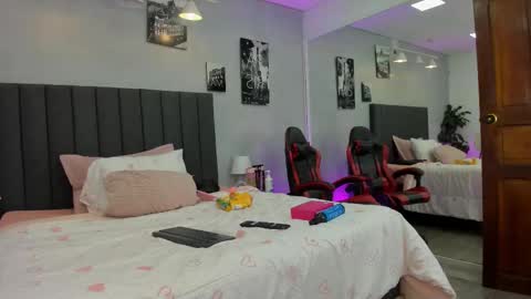 Kendra London online show from March 2026 11:26:02 AM