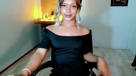 kendra_lunaxx online show from May 2026 06:13:01 PM