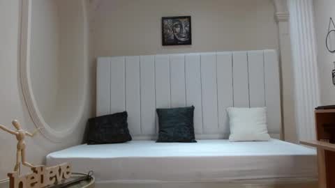 kendra_lux1 online show from October 2025 01:17:02 PM