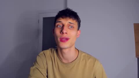 Peter     online show from November 2025 08:14:01 PM