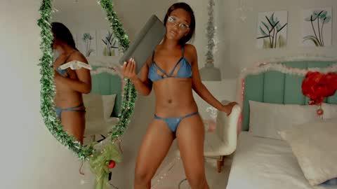 Snapshot of kentha_mitchells chatting on December 2024 01:45:02 PM kentha_mitchells online show from December 2024 01:45:02 PM