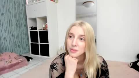 Snapshot of kenziedawton chatting on July 2026 12:41:02 PM Kenzie online show from July 2026 12:41:02 PM
