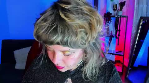 Kenzie online show from November 2025 07:00:02 AM