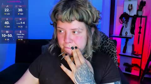 Kenzie online show from December 2025 05:37:02 AM