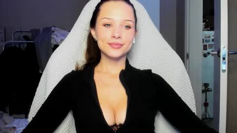 ketlinrous online show from September 2025 02:52:02 PM