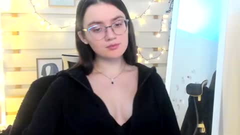 Ketrin online show from November 2025 08:31:01 PM