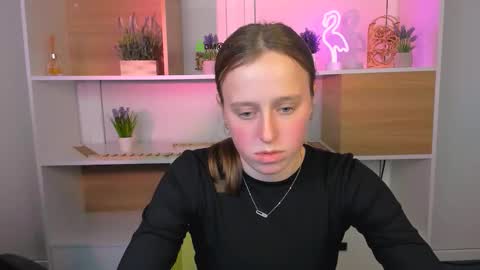 keuli_li online show from December 2025 12:24:02 PM