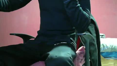 kev19922 online show from December 2024 06:41:01 PM