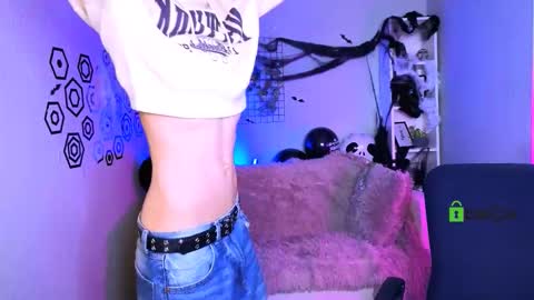 Snapshot of kevi_sunn chatting on October 2025 08:33:02 PM kevi here online show from October 2025 08:33:02 PM