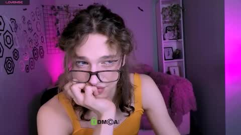 Snapshot of kevi_sunn chatting on November 2025 09:06:01 PM kevi here online show from November 2025 09:06:01 PM