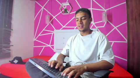 Snapshot of keviin_miller_ chatting on December 2024 08:44:01 PM online show from December 2024 08:44:01 PM