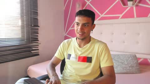 Snapshot of keviin_miller_ chatting on December 2024 09:00:01 PM online show from December 2024 09:00:01 PM