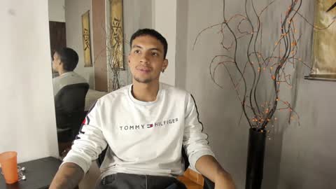 Snapshot of keviin_miller_ chatting on December 2024 09:34:01 PM online show from December 2024 09:34:01 PM