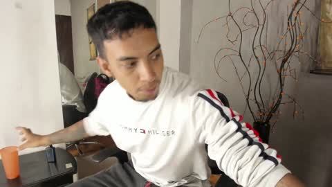 Snapshot of keviin_miller_ chatting on December 2024 12:48:02 AM online show from December 2024 12:48:02 AM