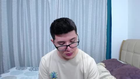 Snapshot of kevinhunts chatting on January 2025 02:11:01 AM Kevin online show from January 2025 02:11:01 AM