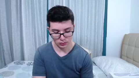 Snapshot of kevinhunts chatting on January 2025 01:27:01 AM Kevin online show from January 2025 01:27:01 AM