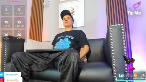 Snapshot of kevinn_blue chatting on November 2025 11:48:01 PM Sexy Hot Kevin online show from November 2025 11:48:01 PM