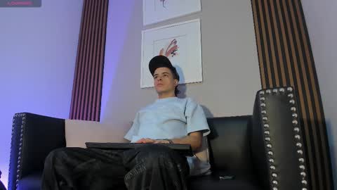 Snapshot of kevinn_blue chatting on November 2025 12:16:02 PM Sexy Hot Kevin online show from November 2025 12:16:02 PM