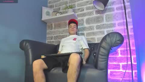 Snapshot of kevinn_blue chatting on December 2025 09:32:01 PM Sexy Hot Kevin online show from December 2025 09:32:01 PM