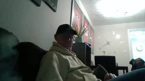 kevlooking4sez online show from November 2025 10:41:02 PM