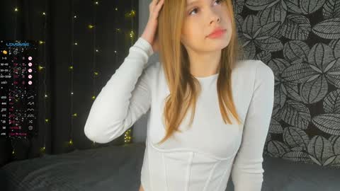 Snapshot of keylalong chatting on January 2025 01:10:02 AM Hi Im Mary Glad to see you in my room PVT is open online show from January 2025 01:10:02 AM