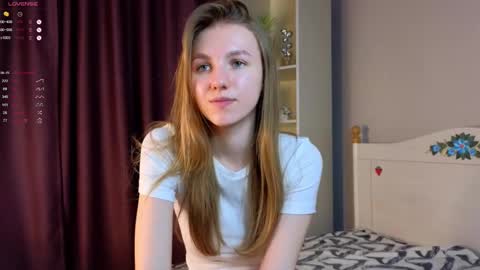 Snapshot of keylalong chatting on February 2025 03:14:02 PM Hi Im Mary Glad to see you in my room PVT is open online show from February 2025 03:14:02 PM