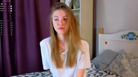 Snapshot of keylalong chatting on February 2025 12:14:02 PM Hi Im Mary Glad to see you in my room PVT is open online show from February 2025 12:14:02 PM