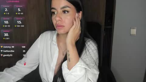 Snapshot of keyn_laurent_ chatting on December 2024 11:00:02 AM Laura online show from December 2024 11:00:02 AM