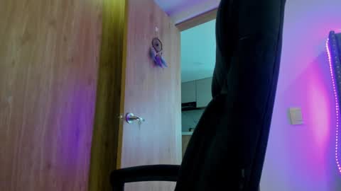 Snapshot of keyn_laurent_ chatting on February 2025 04:09:02 PM Laura online show from February 2025 04:09:02 PM