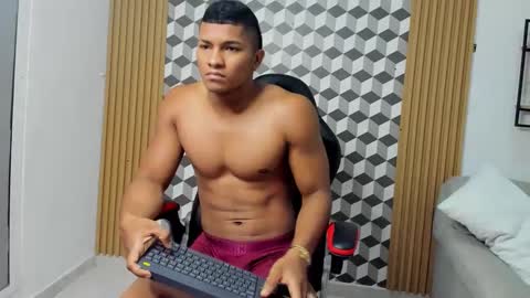 khen_west1 online show from March 2025 10:20:01 PM