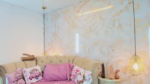 Khloe online show from November 2025 05:28:02 AM