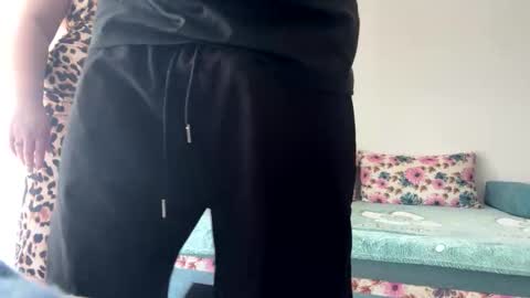 khloekross online show from February 2026 12:48:02 PM