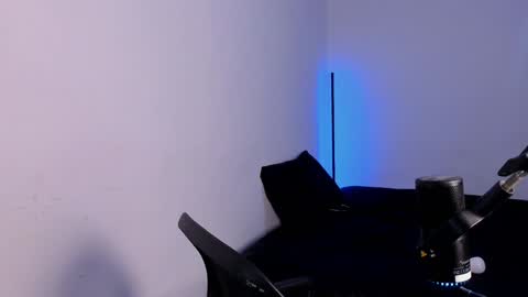 khozler_ online show from December 2024 01:39:02 AM