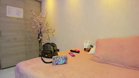    N         M online show from October 2025 11:33:02 AM