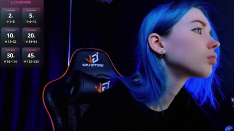 Kira online show from October 2025 09:01:01 PM