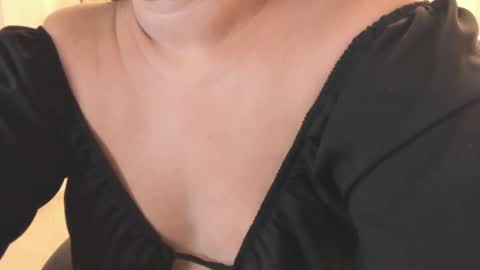 K I A R A  online show from October 2025 02:39:02 AM