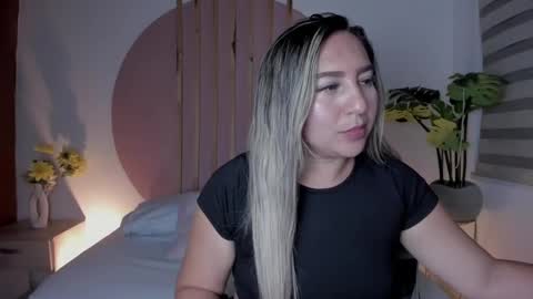 K I A R A  online show from October 2025 03:58:02 AM