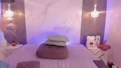 Kim Thompson online show from October 2025 05:23:02 PM