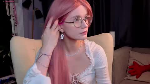 kiki_blue_eyes online show from January 2026 04:17:02 AM